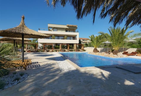 Property building, Balcony/Terrace, Swimming pool