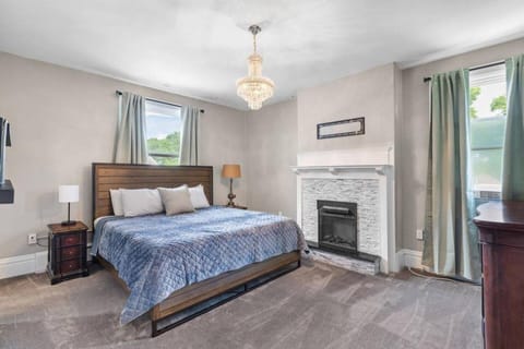 Bed, Bedroom, fireplace, internet