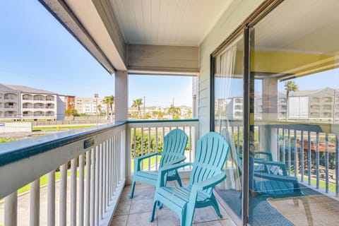 Walk to Galveston Beach Resort-Style Gem with Pool Apartment in Galveston Island