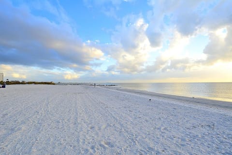 Land's End 1-206 Bay Front-Premier House in Sunset Beach