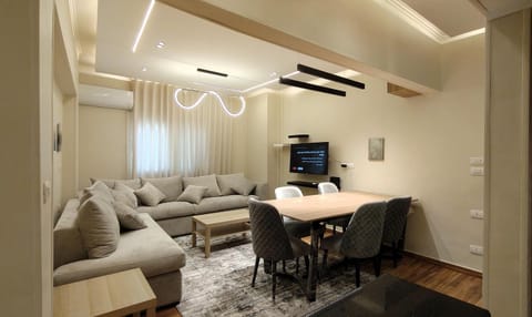 TV and multimedia, Living room, Seating area, Dining area, air conditioner