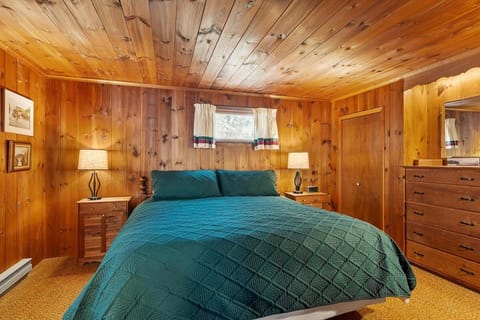 Lakeside Getaway - Lake Access & Firepit House in Wolfeboro