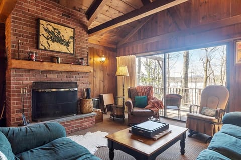 Lakeside Getaway - Lake Access & Firepit House in Wolfeboro