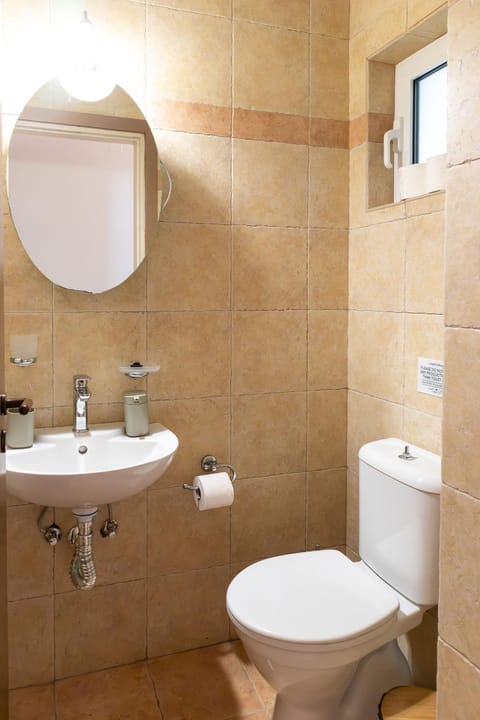 Toilet, Bathroom, towels