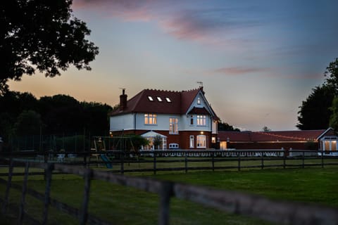 Property building, Day, Landmark view, Sunrise, Sunset