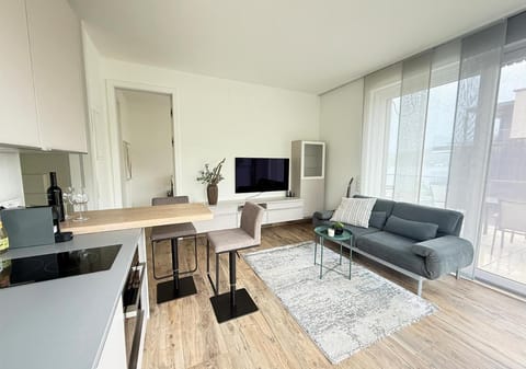 TV and multimedia, Kitchen or kitchenette, Living room, Seating area, Dining area, Food