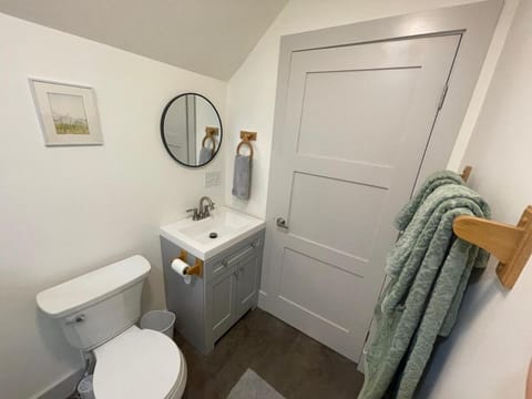 Toilet, Bathroom, towels