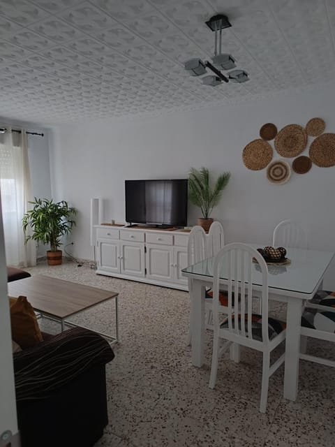 Communal lounge/ TV room, Dining area