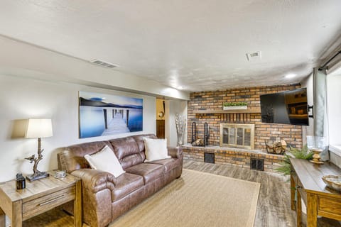 Truman Lake Retreat Large Deck and On-Site Fishing! House in Tom Township