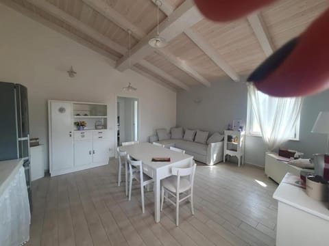 Coffee/tea facilities, Living room, Dining area