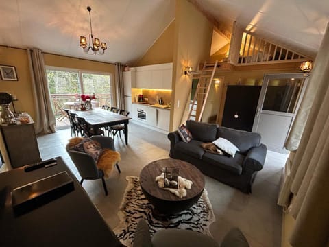 Kitchen or kitchenette, Living room, Seating area, Dining area