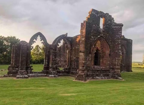 Nearby landmark, Landmark view