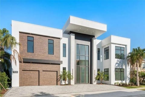 Reunion Elegance - TT483 House in Four Corners