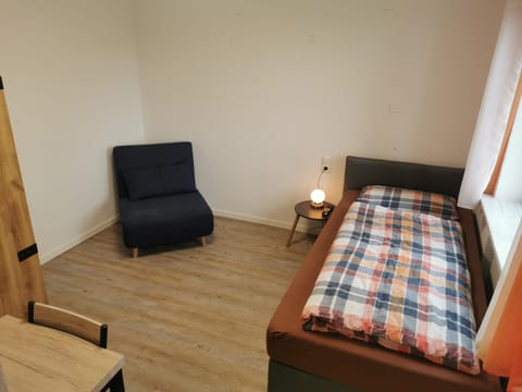 Bed, Photo of the whole room, Seating area