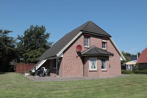Property building, Day, Garden, Garden view