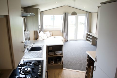 Cosy cabin for 6 in Great Billing Cabin in Northampton