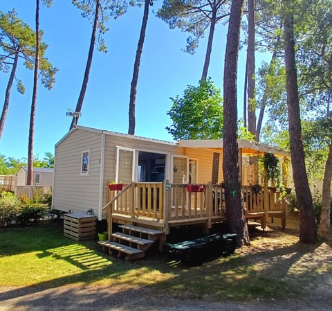 Property building, Patio, Spring, Day, Natural landscape, Summer, BBQ facilities, Garden, Solarium, Dining area, Autumn, On site, Pets, Garden view, Time of day, Location, Sunrise, Sunset, Parking, pet friendly