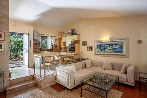 Kitchen or kitchenette, Living room, Seating area