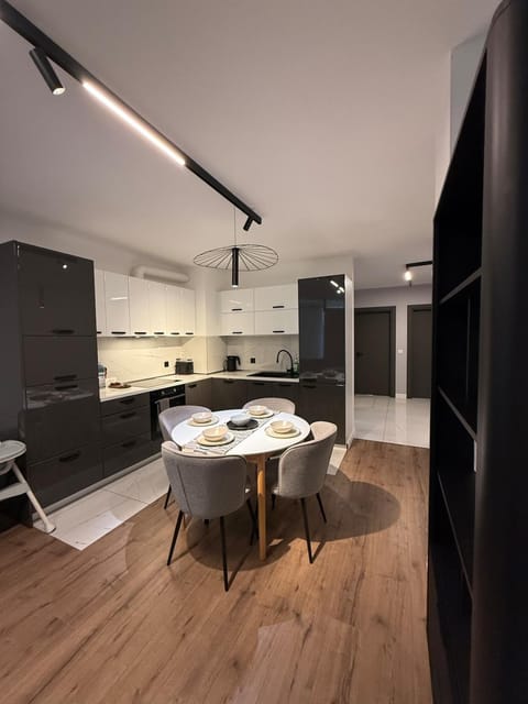DomBox Sofia Suites - Stylish 2 Bedroom in Center - Free Garage Apartment in Sofia