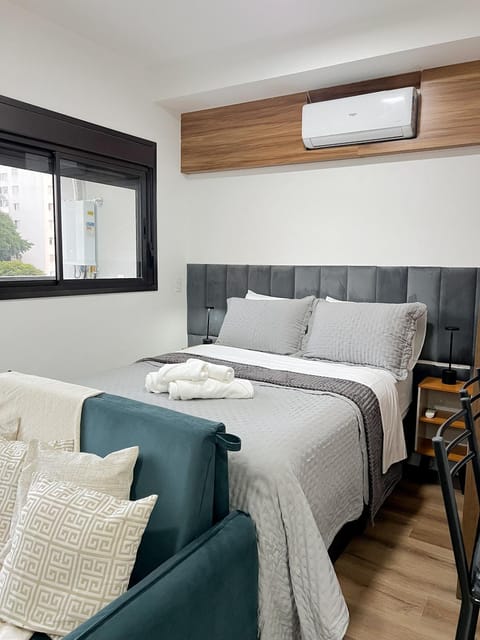Bed, Photo of the whole room, Bedroom, air conditioner