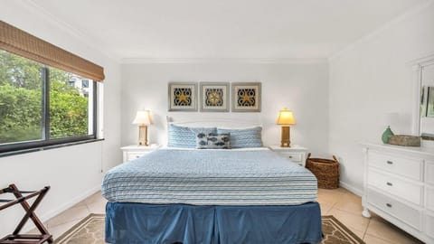 Chic Seaside Condo in Juno Steps onto the Beach Apartment in Juno Beach