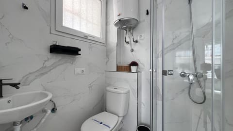 Shower, Bathroom, towels