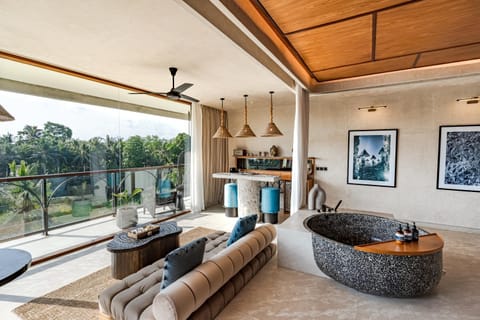 View (from property/room), Living room, Bath