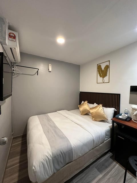 TV and multimedia, Photo of the whole room, Bedroom