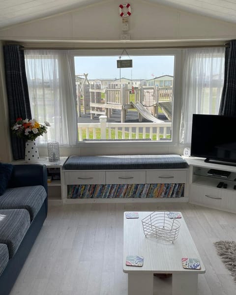 View (from property/room), Living room, Garden view