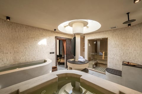 Hot Tub, Bathroom, towels