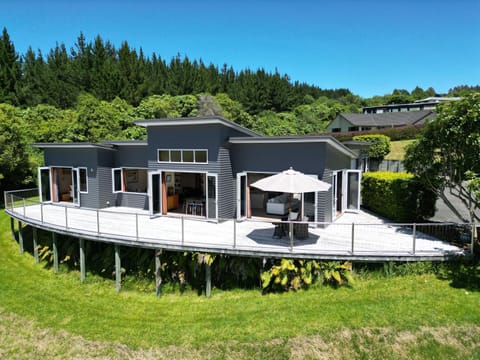 Property building, Balcony/Terrace, Balcony/Terrace