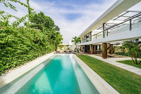 Property building, Day, Garden, Garden view, Pool view, Swimming pool