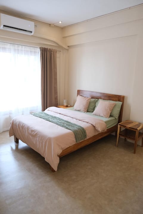 Bed, Bedroom, air conditioner