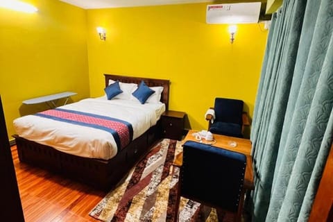 Bed, Photo of the whole room, Bedroom, air conditioner