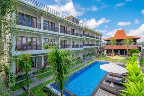 Property building, Day, Garden, Garden view, Swimming pool