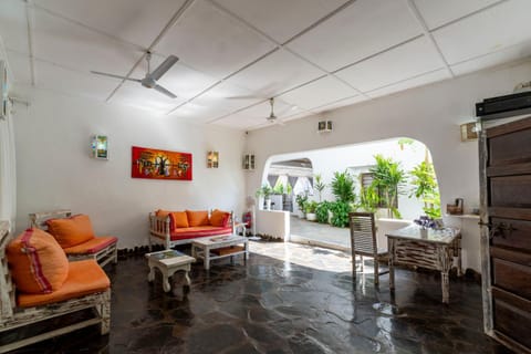 Day, Seating area