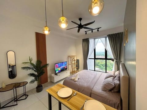 Bed, TV and multimedia, Living room, Photo of the whole room