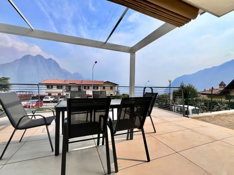 View (from property/room), Balcony/Terrace, Mountain view