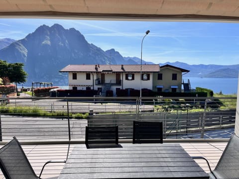 Balcony/Terrace, Mountain view
