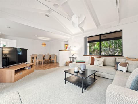 Communal lounge/ TV room, TV and multimedia, Living room, Seating area