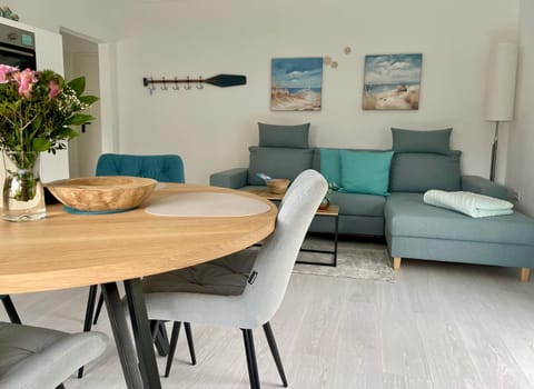 Living room, Photo of the whole room, Dining area