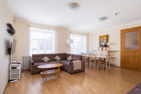 TV and multimedia, Living room, Seating area, Dining area, internet