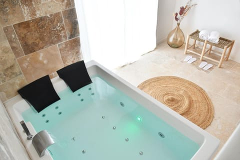 Hot Tub, Spa and wellness centre/facilities