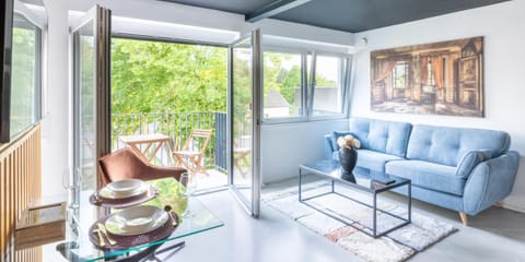 View (from property/room), Balcony/Terrace, Living room, Seating area, Dining area