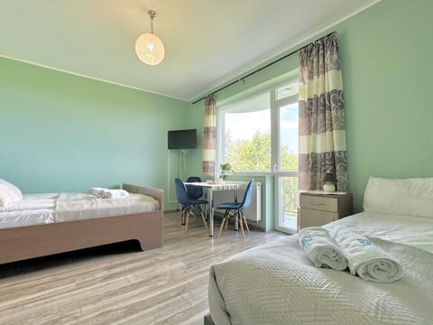 Bed, TV and multimedia, Photo of the whole room, Seating area, Bedroom