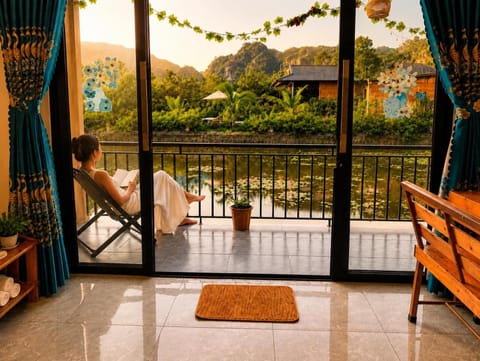 Natural landscape, Balcony/Terrace, Living room, Seating area