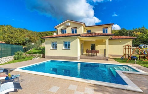 Property building, Patio, Day, Garden, Garden view, Pool view, Swimming pool, sunbed