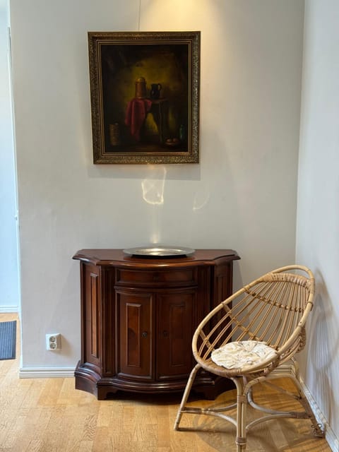 Decorative detail, Seating area