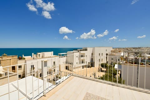 View (from property/room), Balcony/Terrace, City view, Sea view
