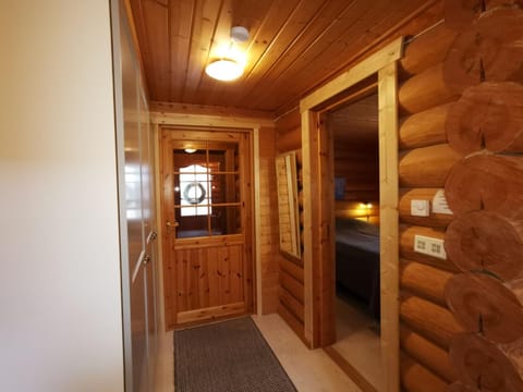 Metsänkävijä Chalet in Lapland